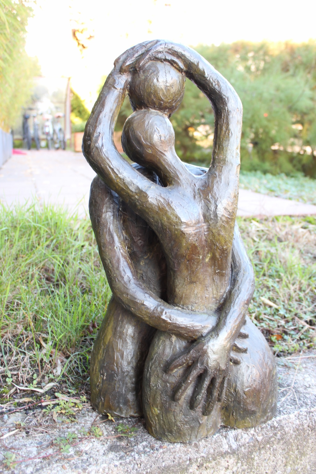 Bronzeskulptur Liebespaar