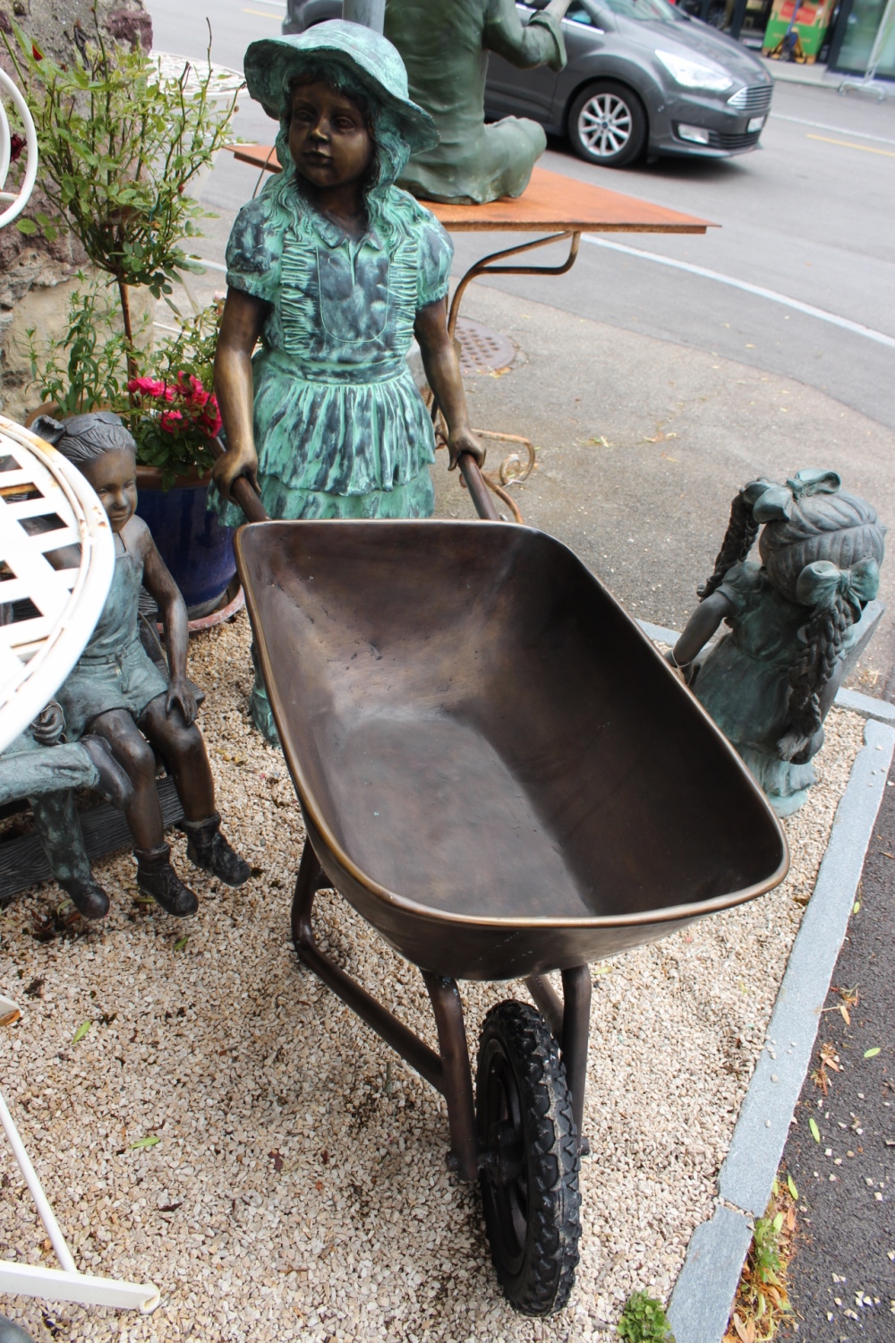 Bronzefigur / Bronzefigur Mädchen /verkauft