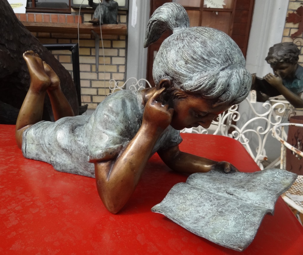 Bronzefigur Mädchen /verkauft