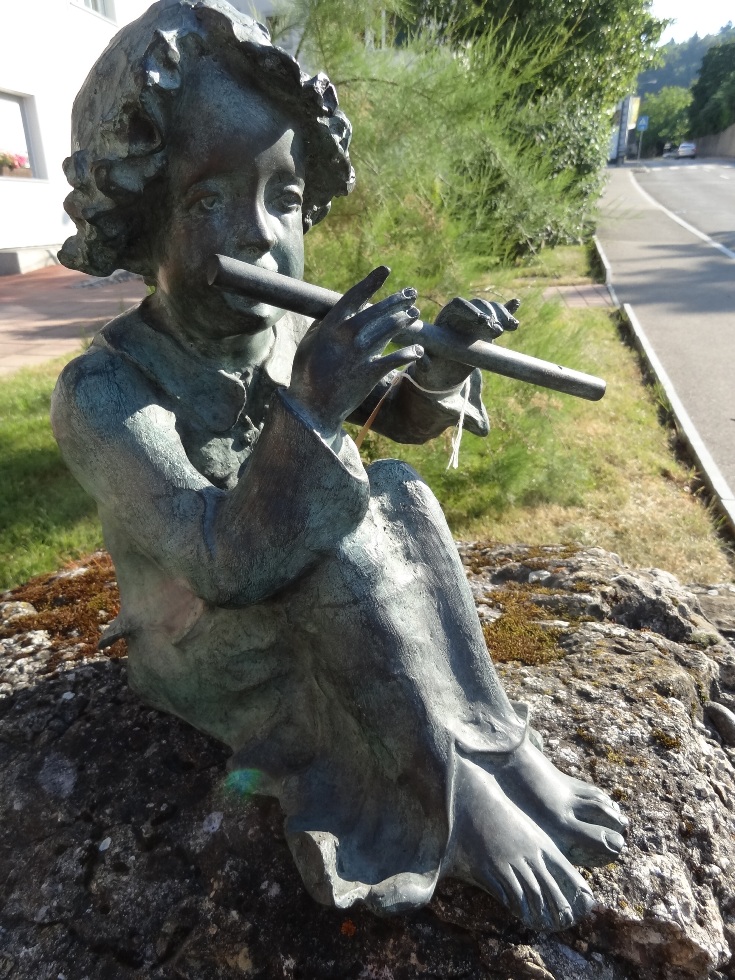 Bronzefigur Flötenspielerin