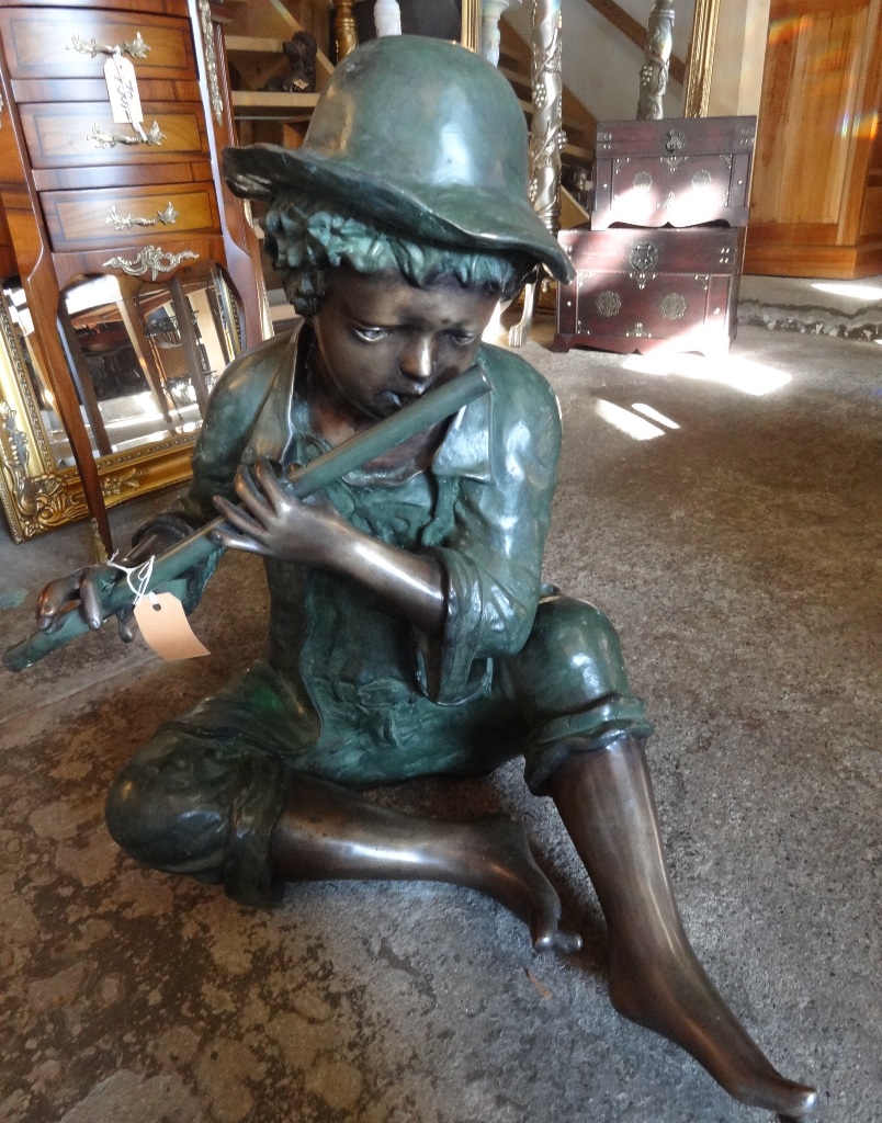 Bronzefigur Flötenspieler