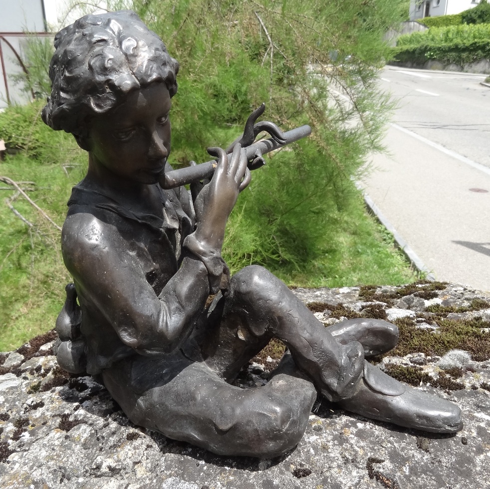 Bronzefigur Flötenspieler / verkauft