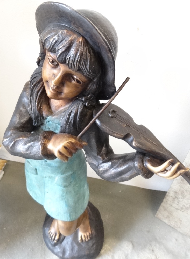 Bronzefigur Geigenspielerin