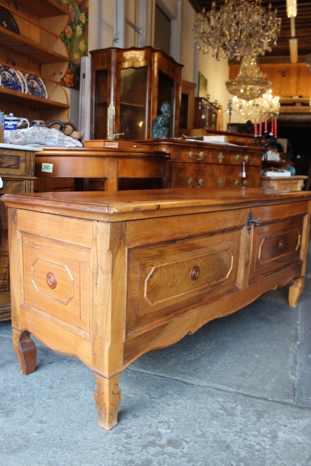 Sideboard / Fernsehmöbel mit dv. Hölzern